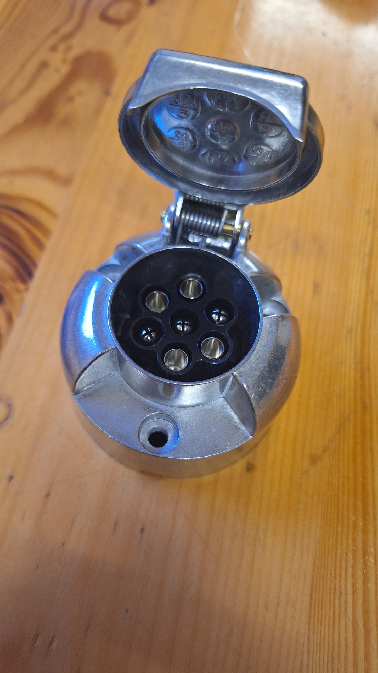 7-pol Lichtsteckdose Alu