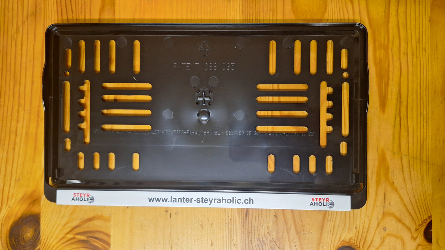 Schweizer Kennzeichenrahmen hinten hoch