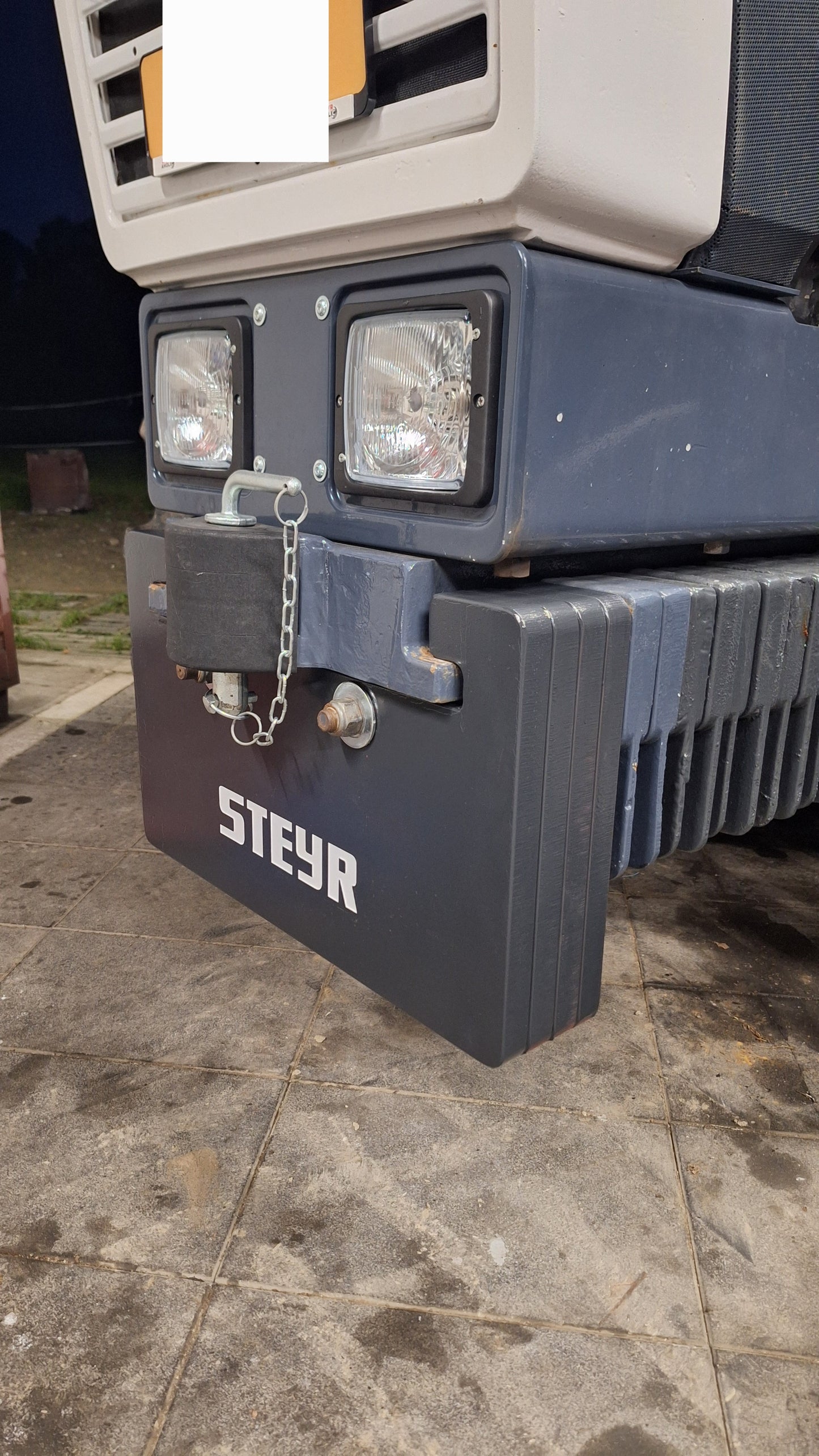 Frontgewichtsplatte goss zu Steyr 8140-8180