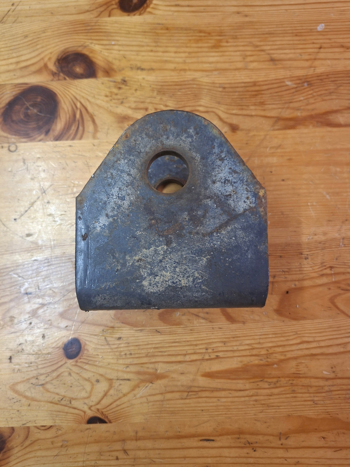 ORIGINAL Abschleppvorrichtung / Zugmaul vorne 80er Serie 133700930008