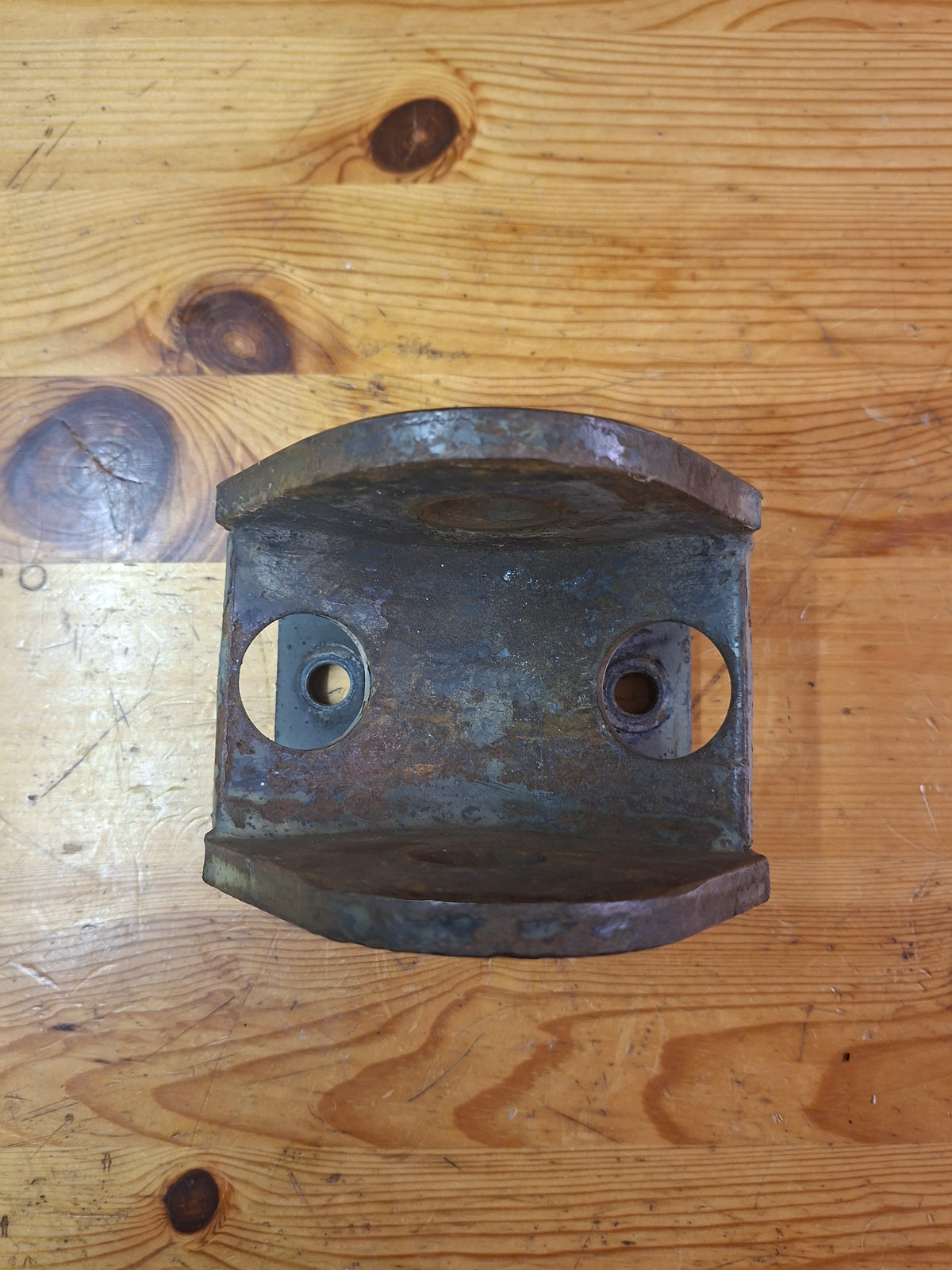 ORIGINAL Abschleppvorrichtung / Zugmaul vorne 80er Serie 133700930008